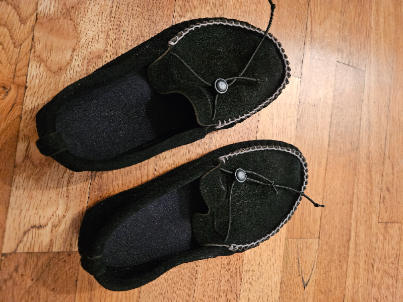 Unshoes Forager Moccasins, black, size 8