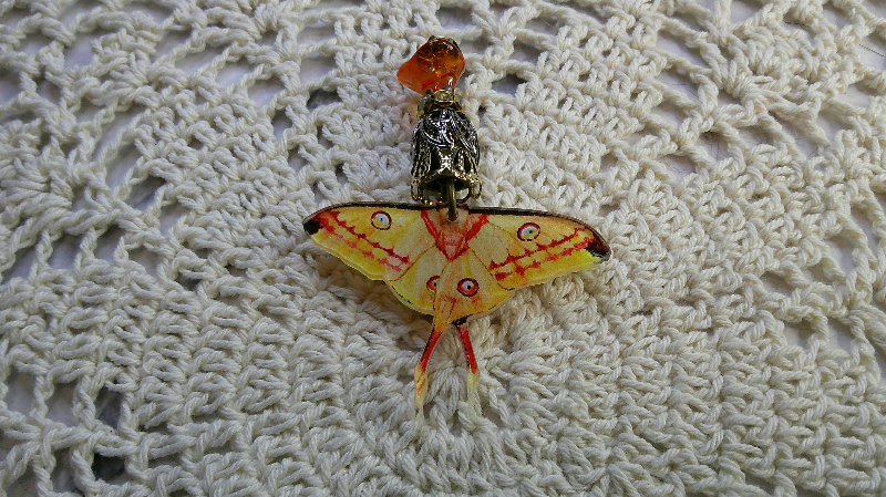 pendant-inner healing light-yellow tail