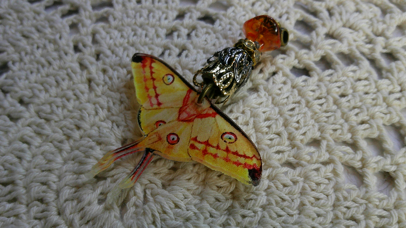 pendant-inner healing light-yellow tail