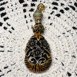 three flower estate necklace pendant