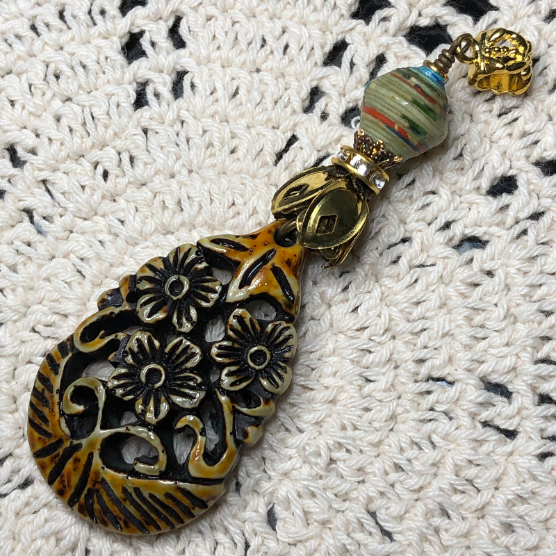 three flower estate necklace pendant