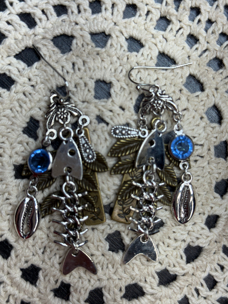 charming fish earrings