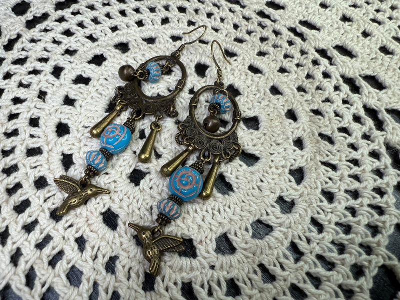 vintage estate charming humming bird earrings