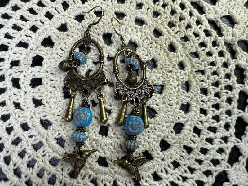 vintage estate charming humming bird earrings