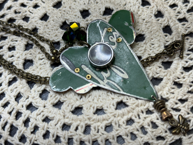 58 green winged heart vintage tin necklace