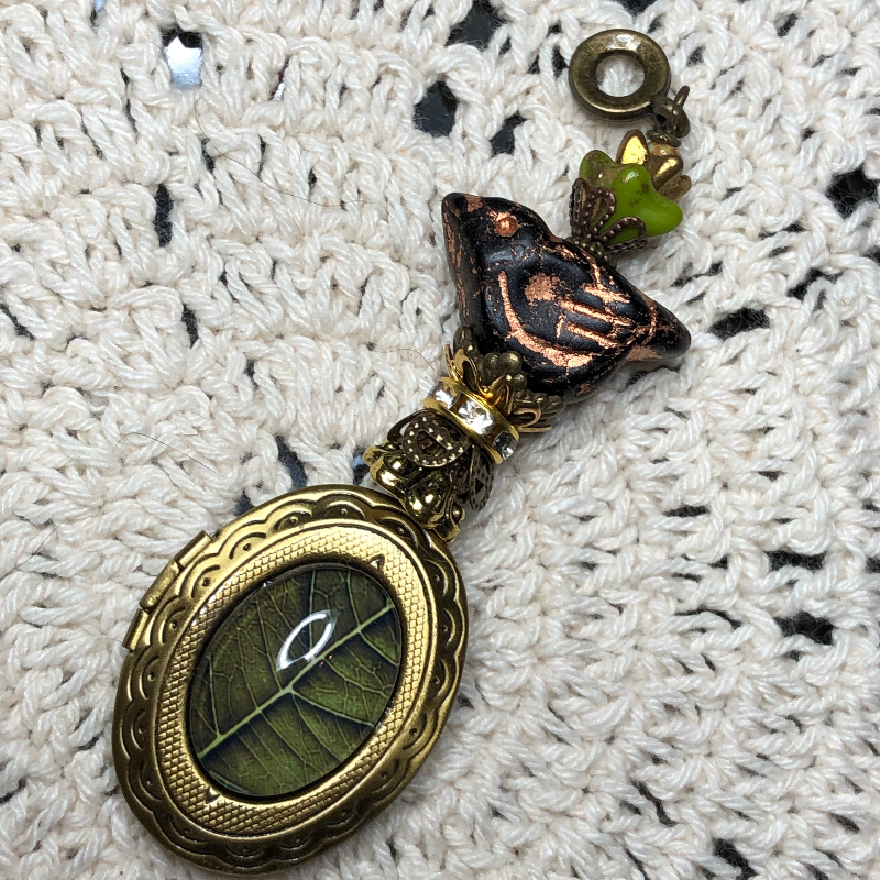 birds friend, vintage leaf necklace pendant