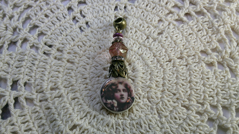 pendant-fabulously divine vintage-one