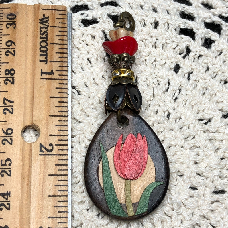 red tulip[ flower wood necklace pendant