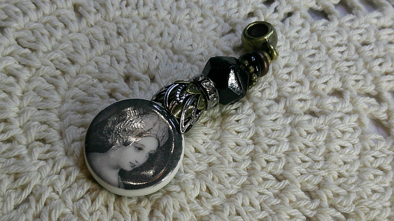 pendant-fabulously divine vintage-three