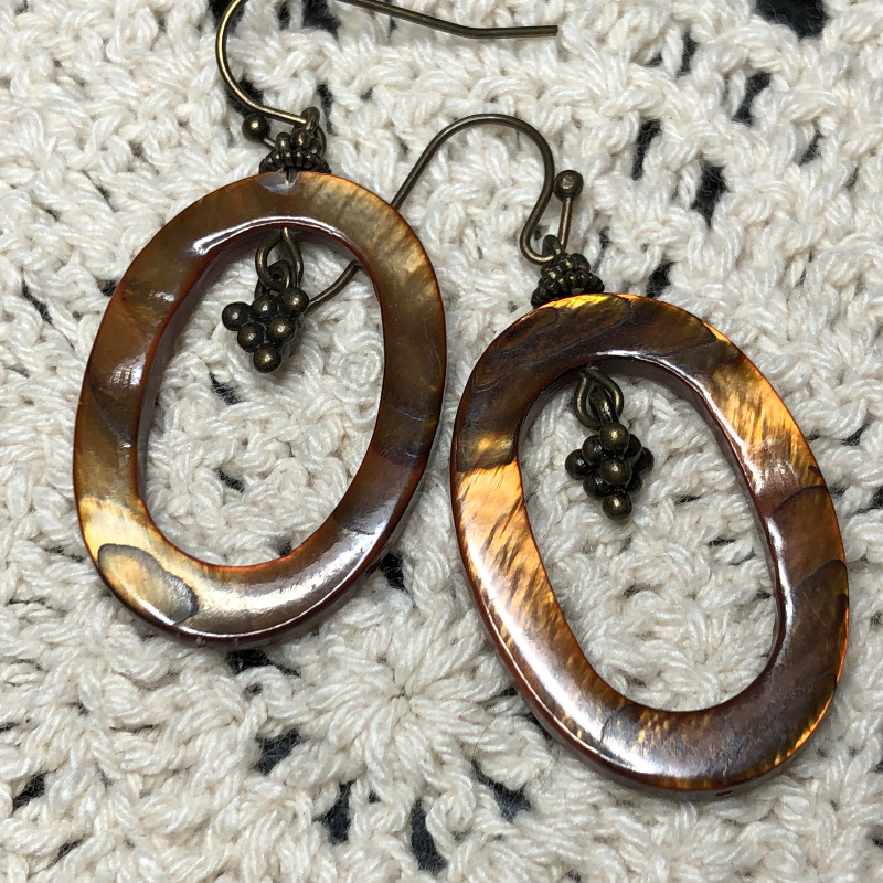 oval shell earrings