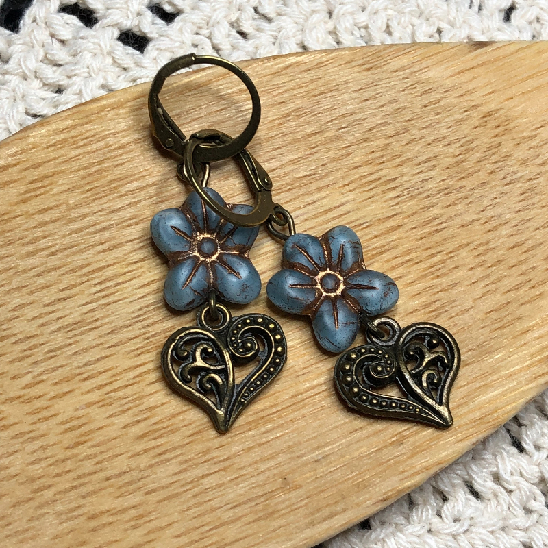 love expressed blue flower-earrings