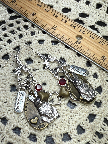rabbit-charming earrings