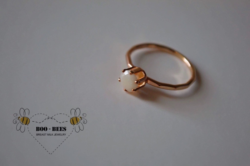Gold solitaire ring (enamored collection)