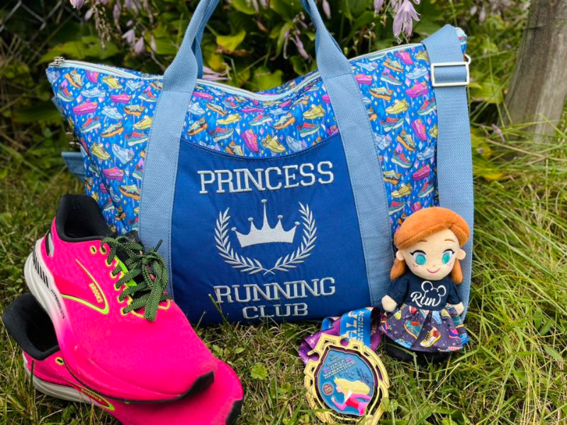 R98 Run Girl Kicks SMALL SCALE