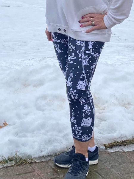 R103 Running With Character Monochrome LARGE SCALE