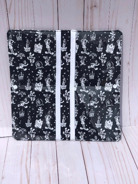 R103 Running With Character Monochrome SMALL SCALE