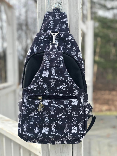 R103 Running With Character Monochrome SMALL SCALE