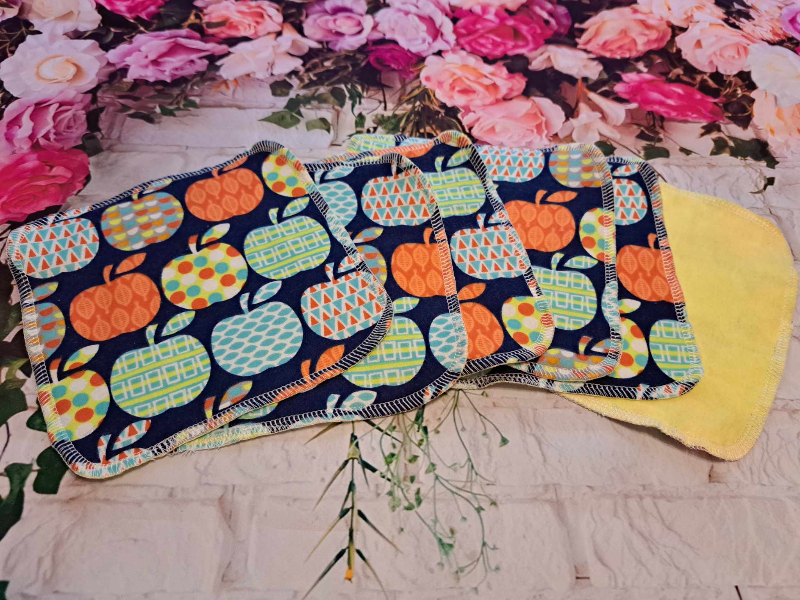 Set of 6: 7" X 7" Apples Flannel Wipes