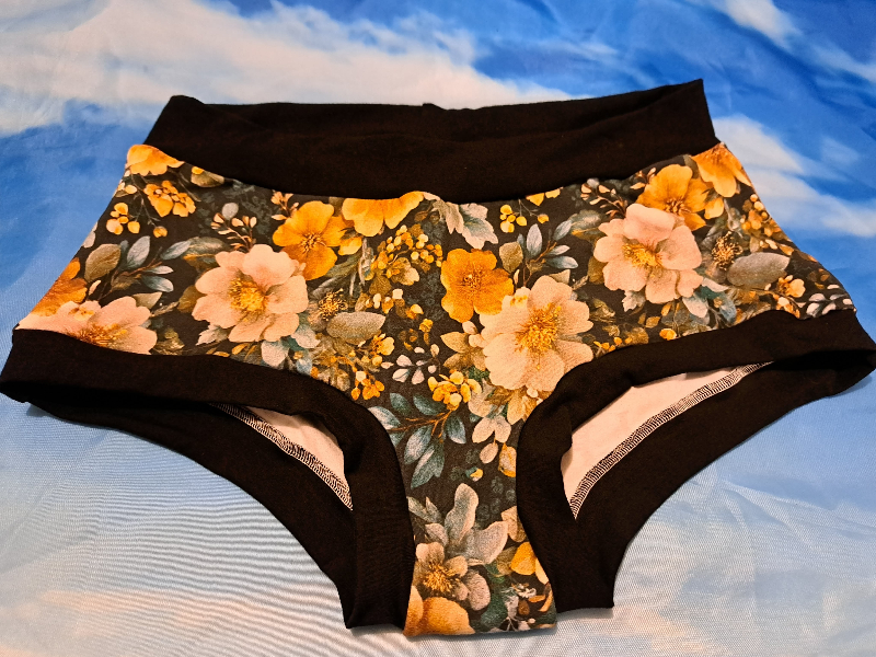 XL Mystic Floral Boy Short Scrundies