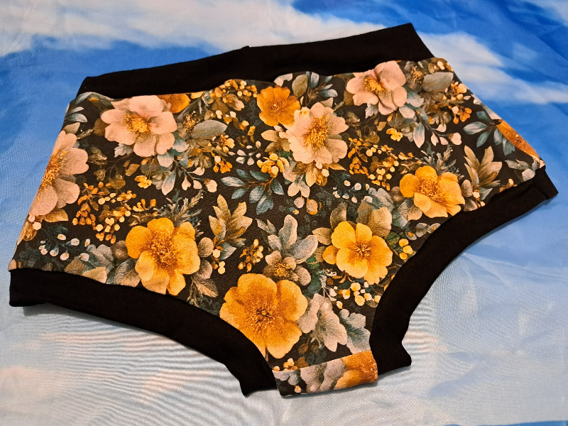 XL Mystic Floral Boy Short Scrundies
