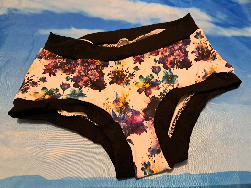 Large Mystic Flower Boy Short Scrundies