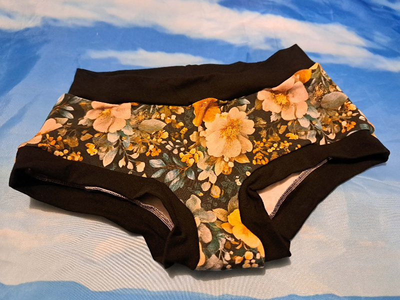 Medium Mystic Floral Boy Shorts Scrundies