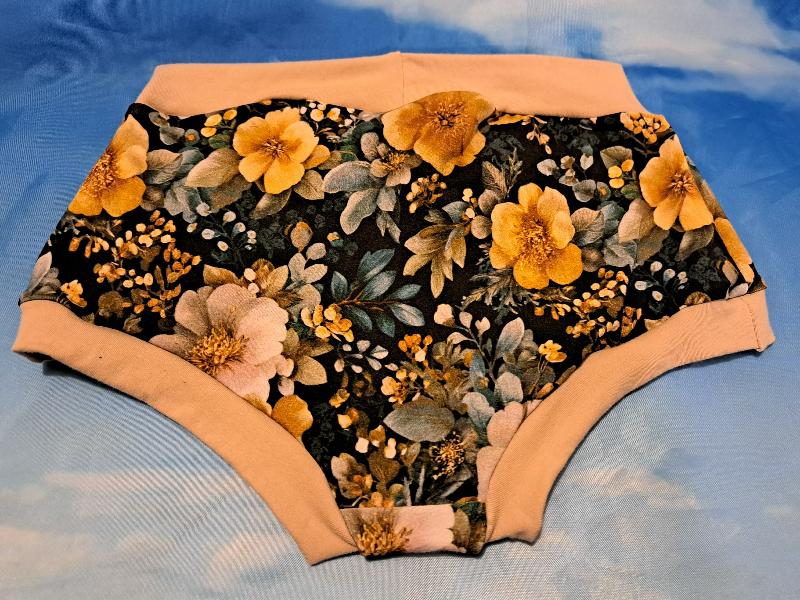 Small Mystic Floral Boy Short Scrundies