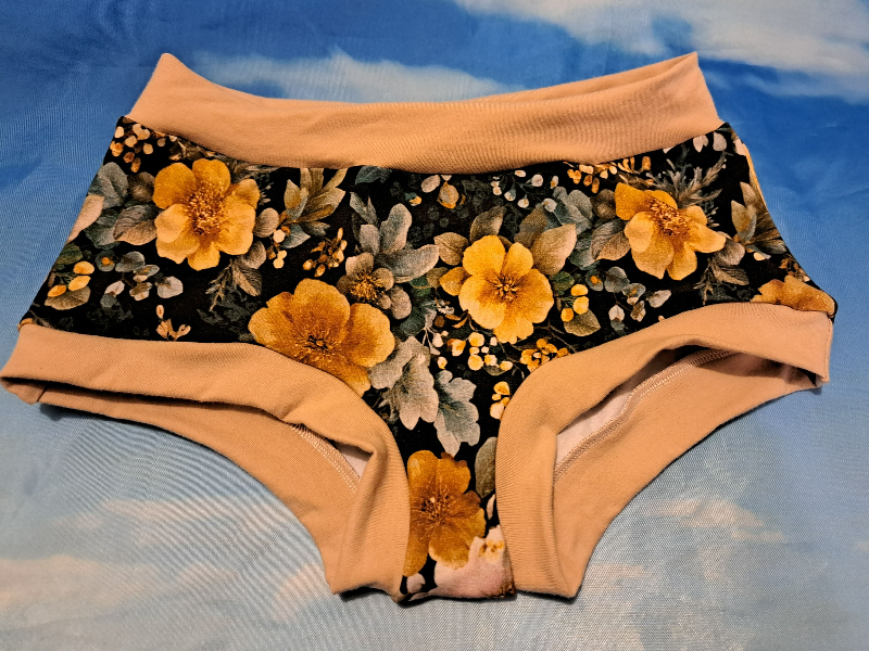 Small Mystic Floral Boy Short Scrundies