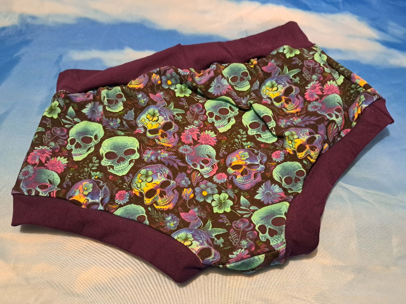 Medium Skull Boy Short Scrundies