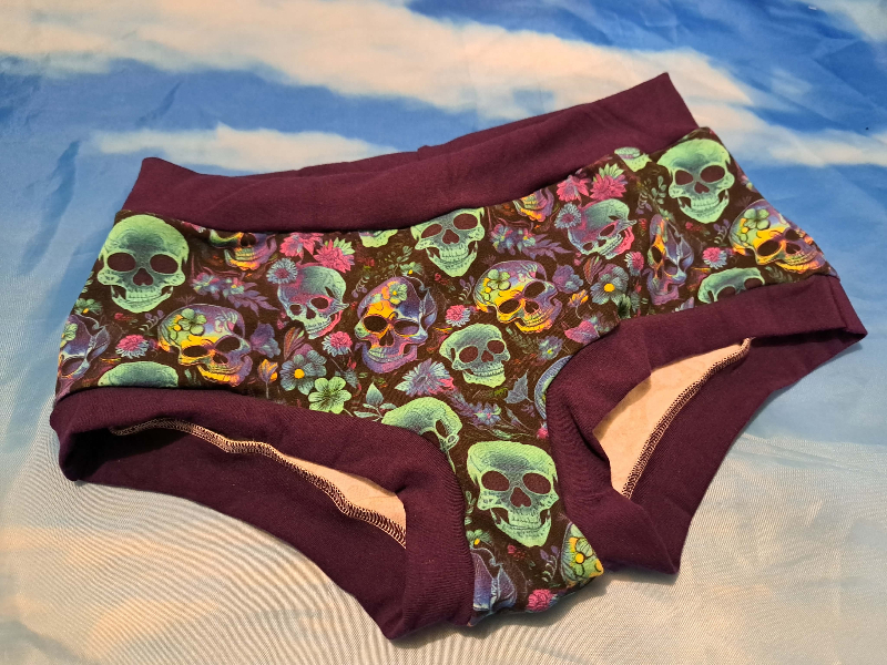 Medium Skull Boy Short Scrundies