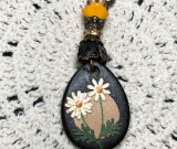 daisy wood necklace pendant